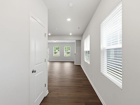 2nd image of 120 Silver Fir Ln