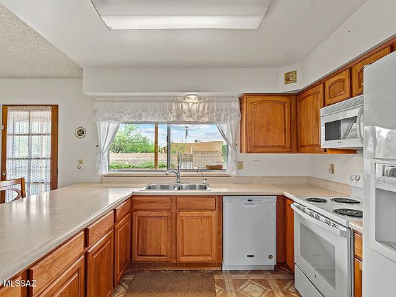 4th image of 10100 E Moccasin Pl
