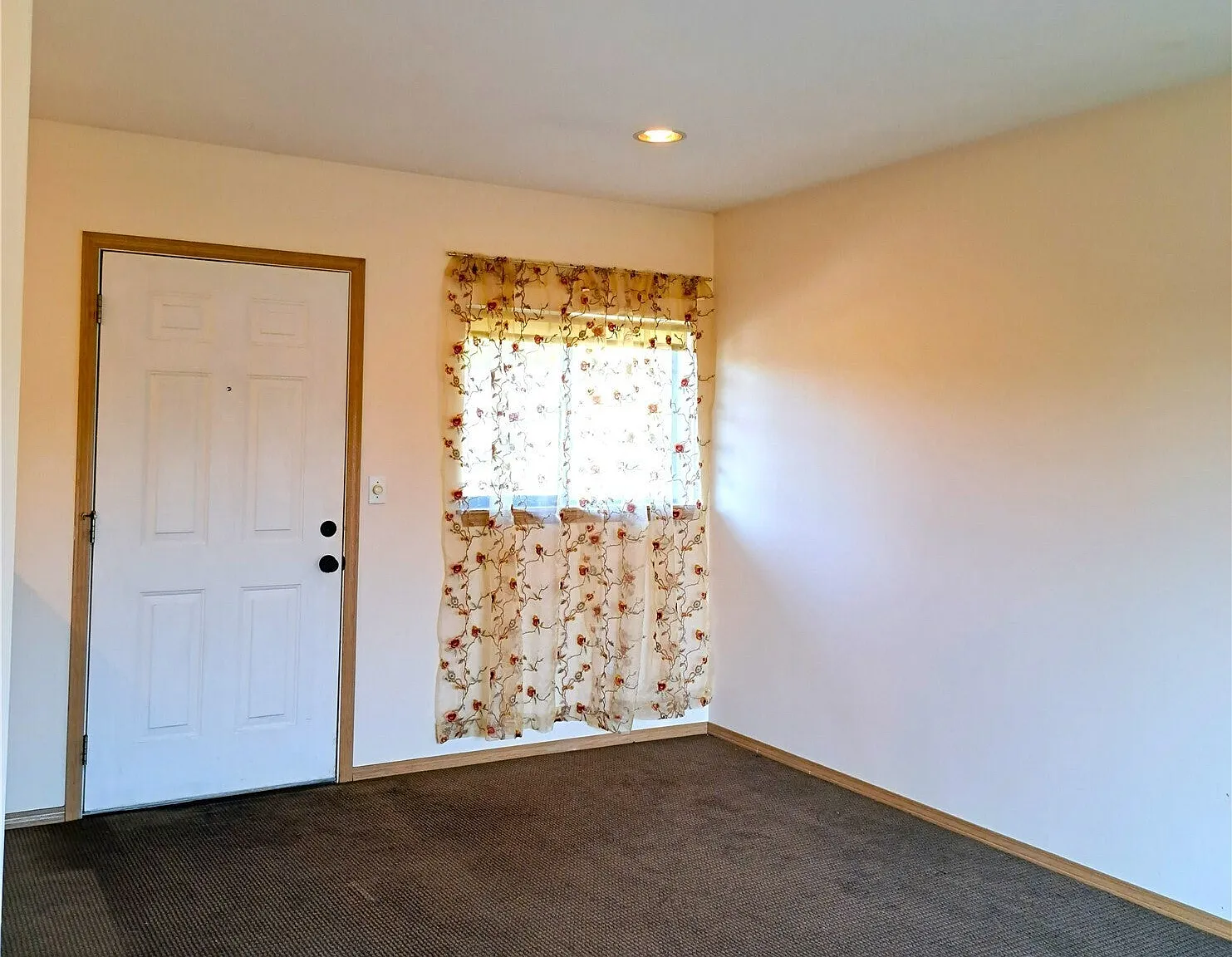 1 bed, 610 sqft, $1,700 — Photo 3