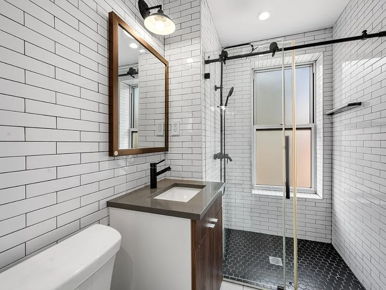 629 E 5th St #19 — Photo 7