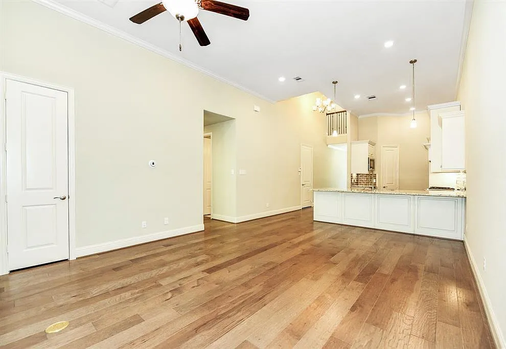 4 bed, 3.0 bath, 2089 sqft, $2,595 — Photo 2