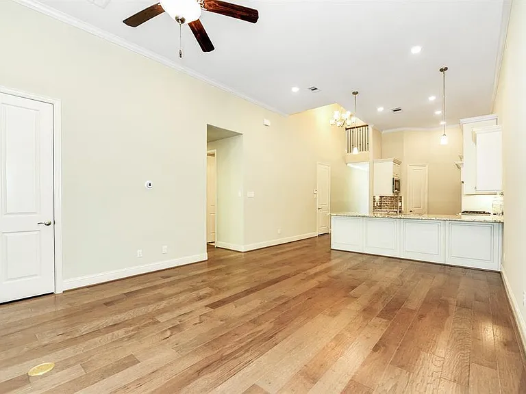 137 Skybranch Dr — Photo 2
