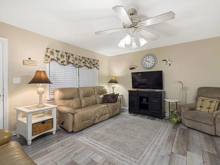1220 Rhodes Ave — Photo 5