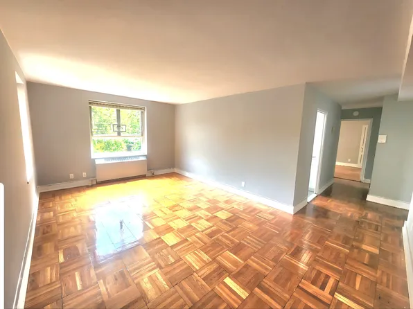 64-02 192nd St #2B, Fresh Meadows, NY 11365