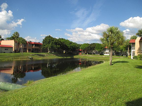 3rd image of 147 Lake Carol Dr