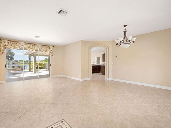 3rd image of 1320 Scarlet Oak Cir