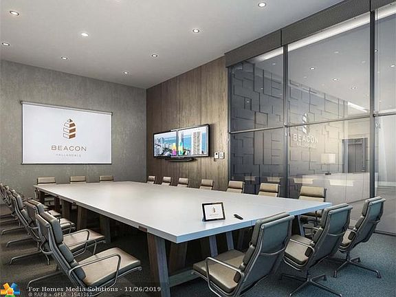 5th image of 800 SE 4th Ave #511