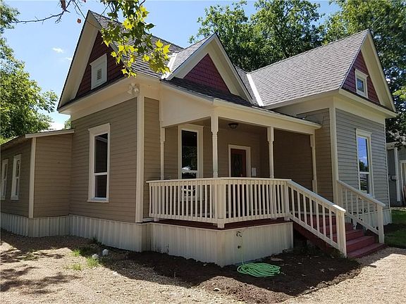 3rd image of 1305 N Wilhite St