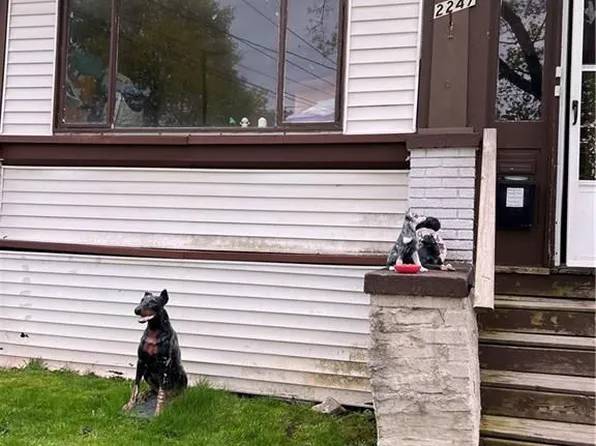 2247 Woodlawn Ave, Niagara Falls, NY 14301