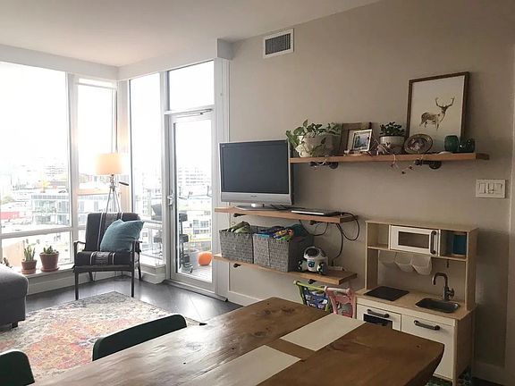 3rd image of 1618 Quebec St #1822