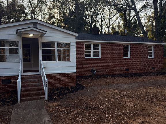 2nd image of 21 Holiday Cir