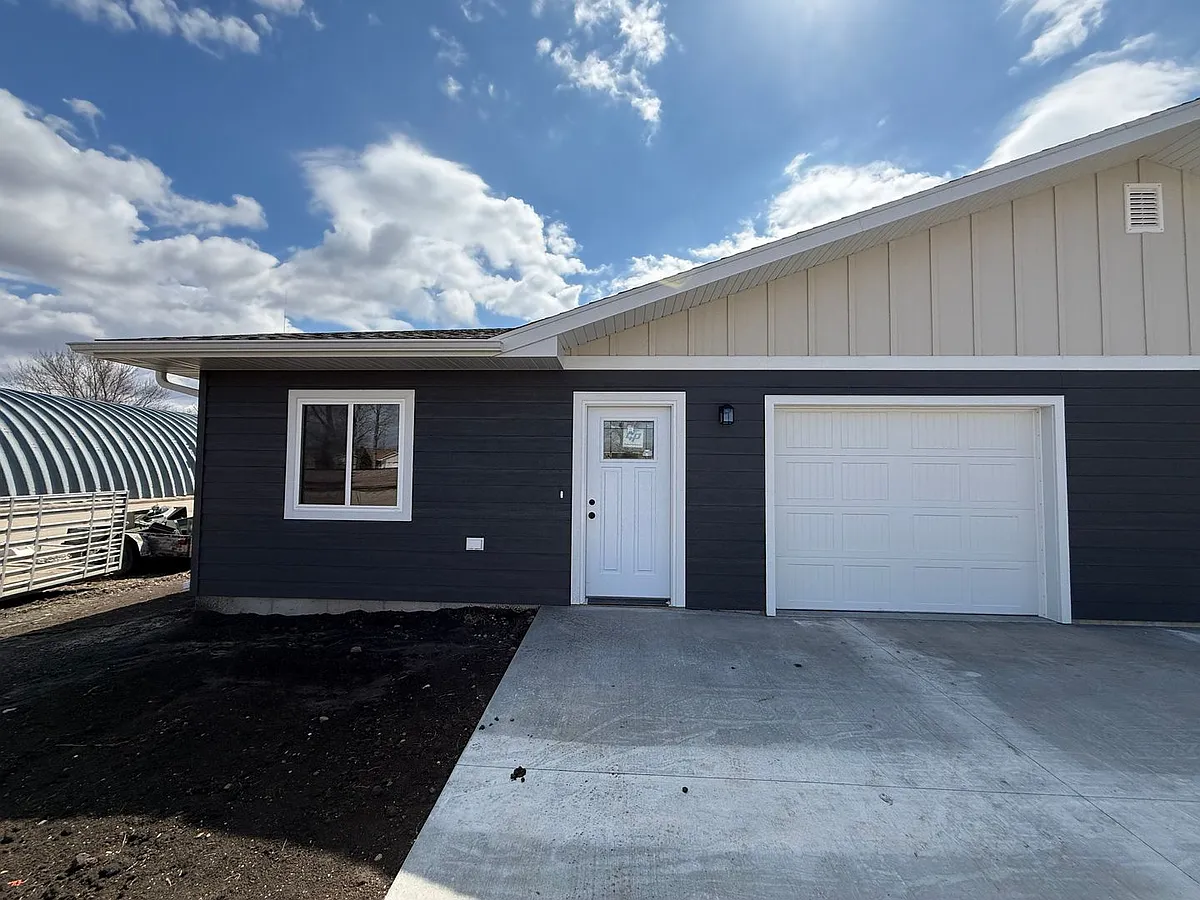 Building Photo - 115 4th St SW