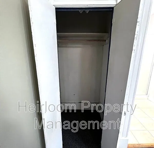 924 E 6th St #3 — Photo 8