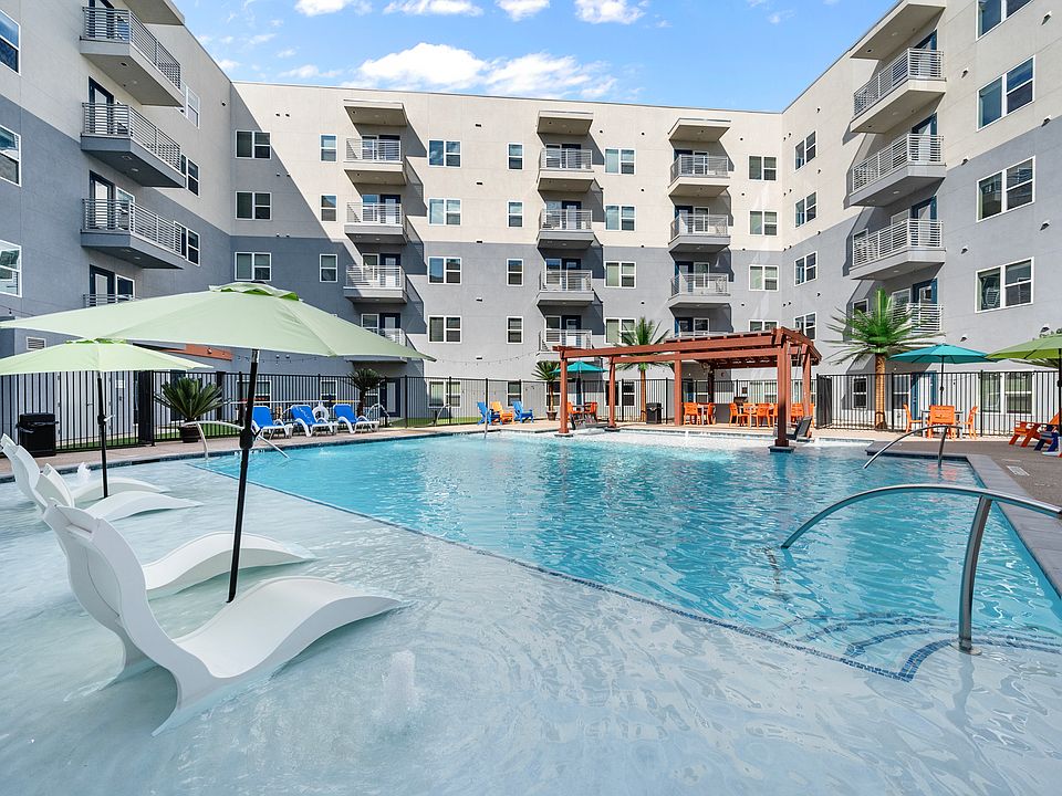 The Gibson Apartments Pool