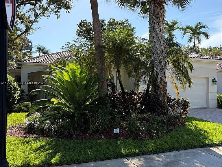 2518 Bay Pointe Ct — Photo 2
