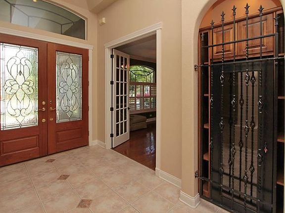 5th image of 10411 Greenhedges Dr
