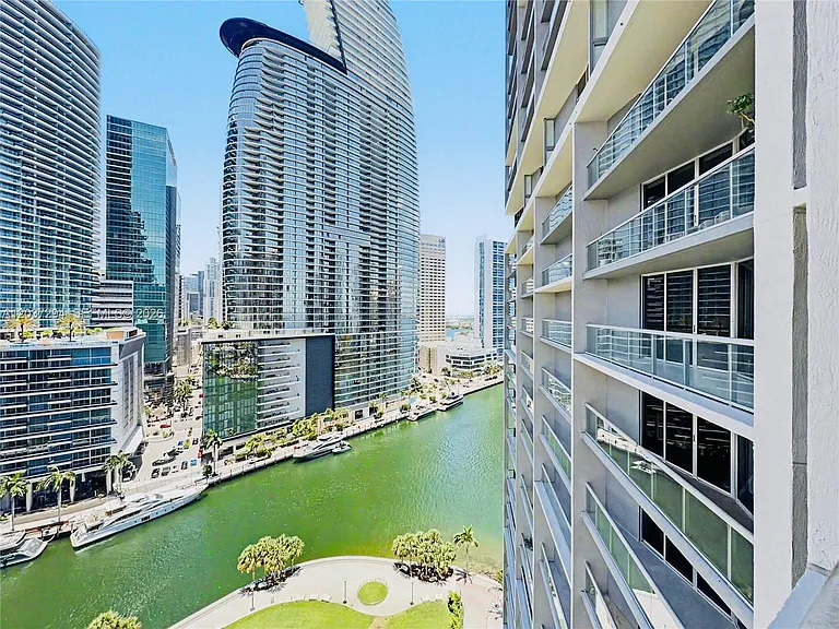 475 Brickell Ave #1910 — Photo 4