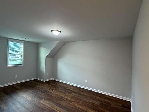 4th image of 12 Springdale Ct