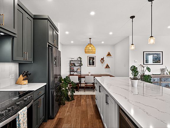 3rd image of 114 Magnolia Cir