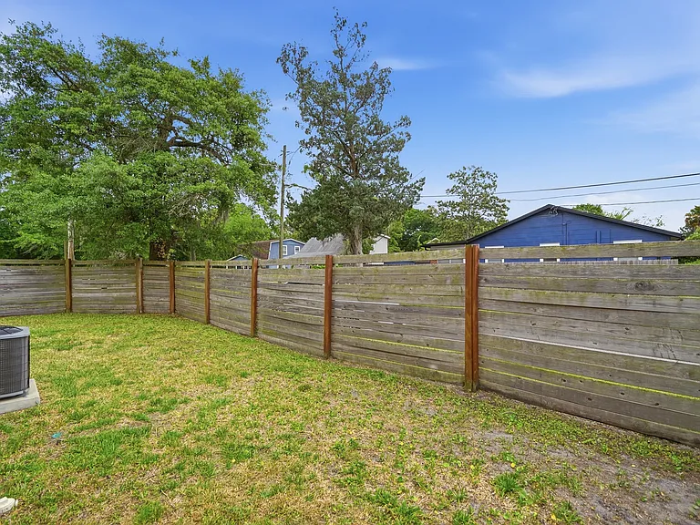 509 Murray Dr — Photo 6