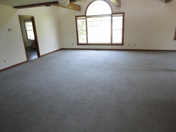 573 Norris_Main Room