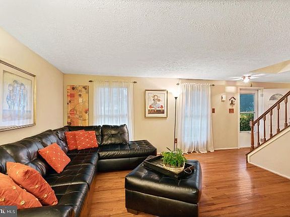 5th image of 6105 Meadowpond Ct