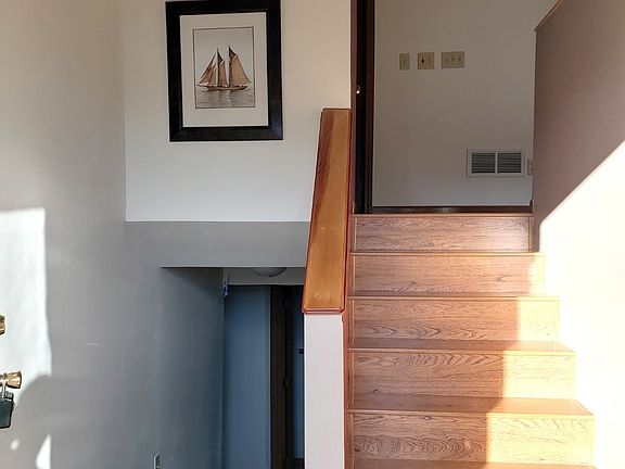 3rd image of 202 Highland Village Dr