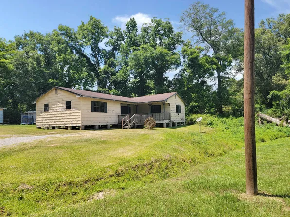 301 Longino St, Collins, MS 39428