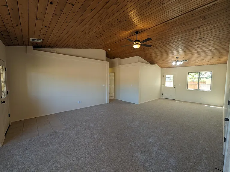 211 N Heritage Ln — Photo 6