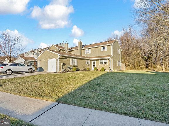 3rd image of 14 Tioga Ct