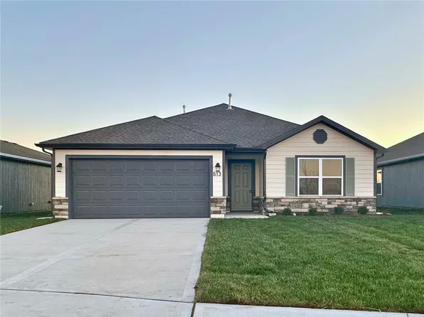 613 W Colleen Ct, Gardner, KS 66030