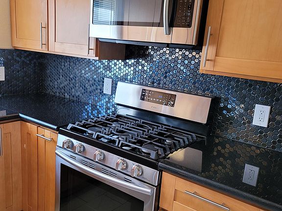 2nd image of 1032 El Camino Real APT 2