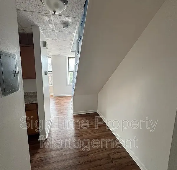 112 W Franklin St #4 — Photo 3