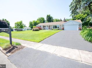 60 Somerset Rd, Huntingdon Valley, PA 19006