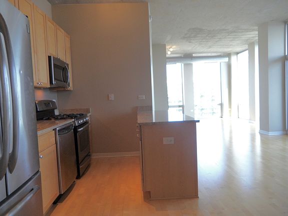 4th image of 700 N Larrabee St APT 1609