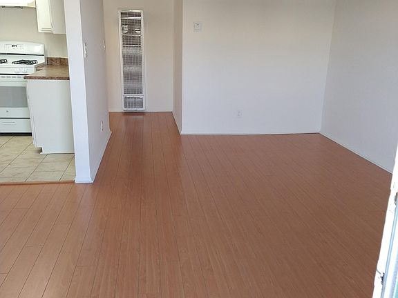 4th image of 20-13621 Cerise Ave #20