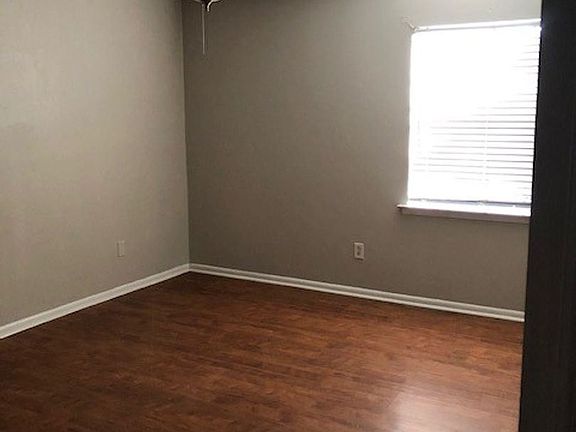 5th image of 209 E Kansas St