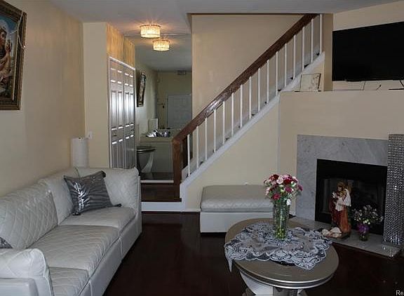 4th image of 7342 Meadowridge Dr #1