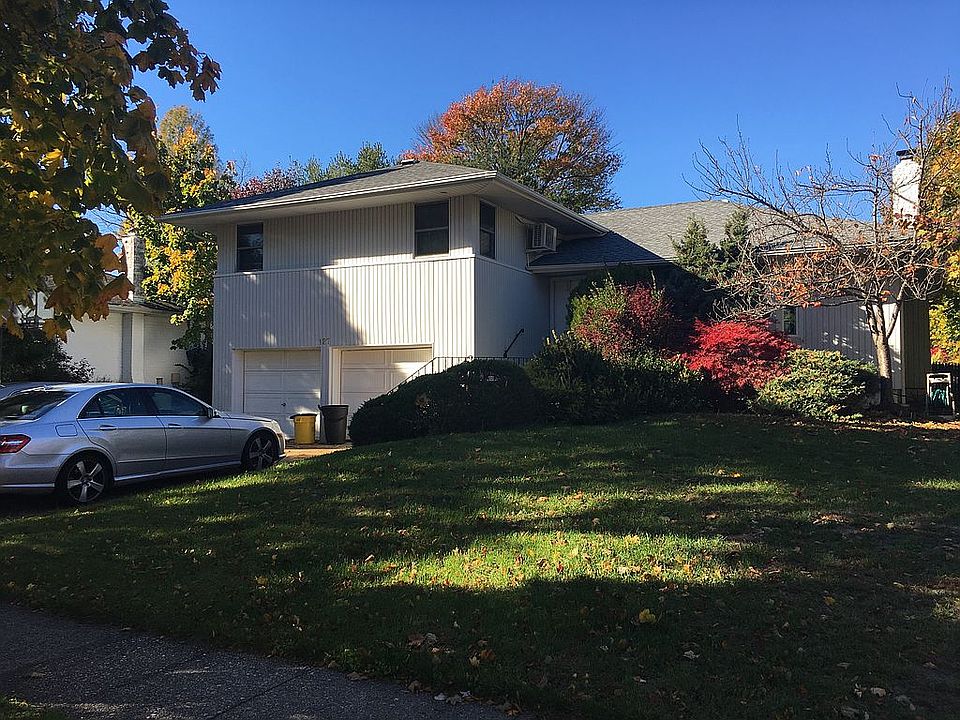 1st image of 127 Birchwood Park Dr