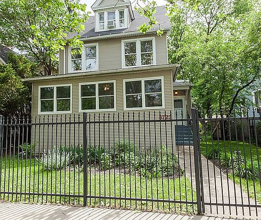 3rd image of 6723 N Ashland Ave