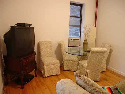 Rented by Glasser Realty LLC | media 9