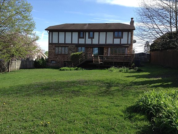 4th image of 9042 Stratford Ln