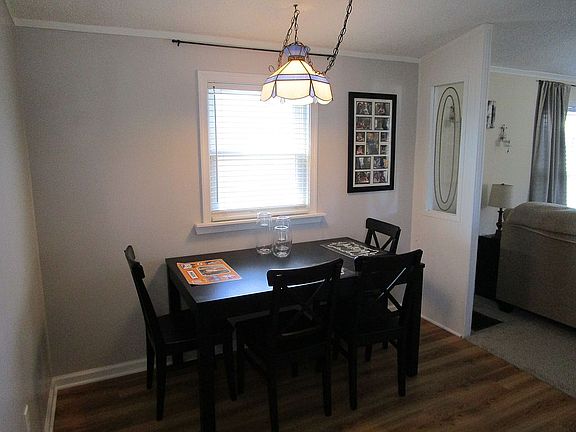 4th image of 609 S Huckleberry Ave