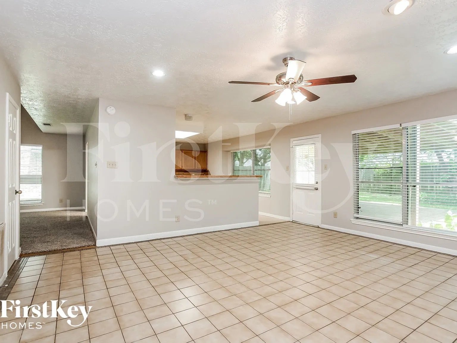 3 bed, 2.5 bath, 2373 sqft, $2,390 — Photo 3