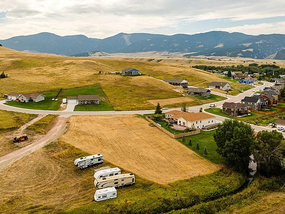 5th image of 35 Black Mountain Dr