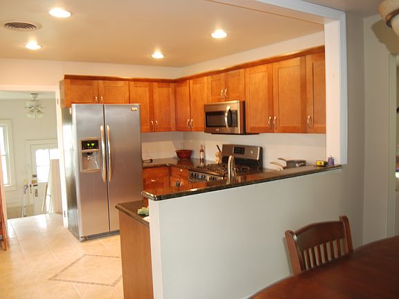 Dining room into kitchen