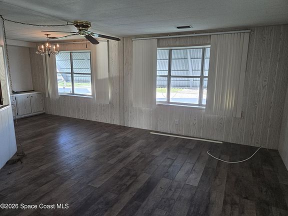 5th image of 1801 Live Oak St NE
