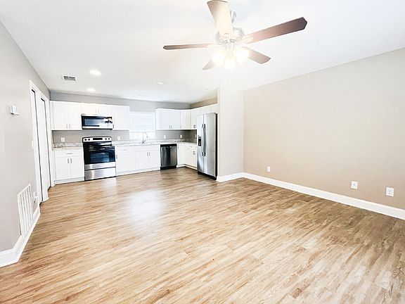 5th image of 640 E Grapefruit Ave APT B