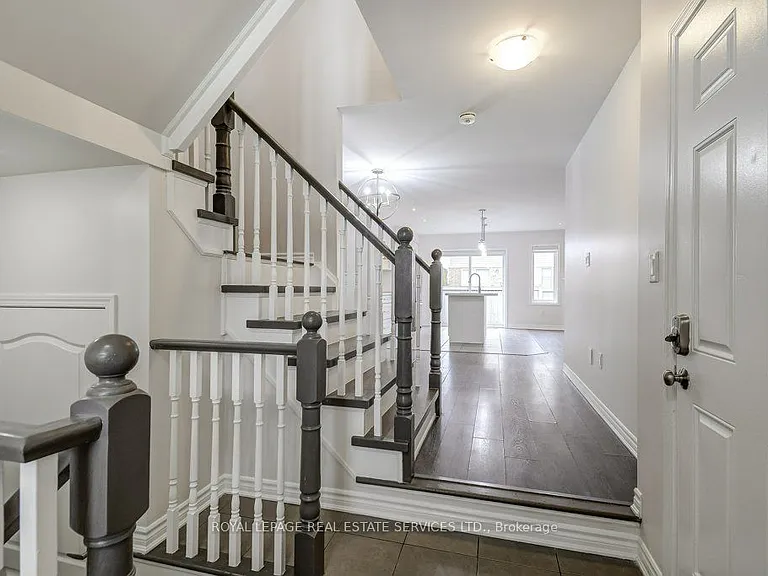 329 Gooding Cres — Photo 4