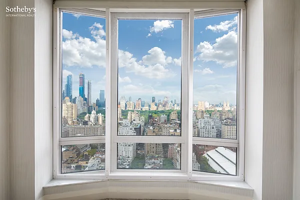 Sold by Sotheby's International Realty | media 6